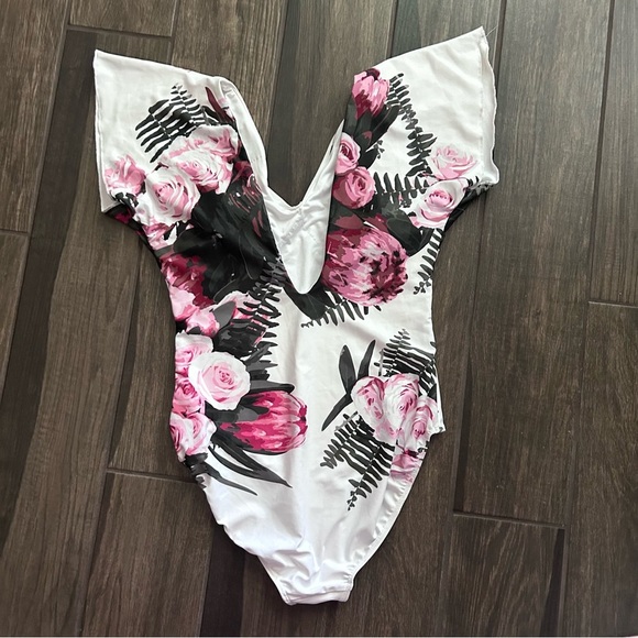 Albion Fit Cape One Piece Swimsuit in Desert Rose Sz M *no belt* - Picture 8 of 10
